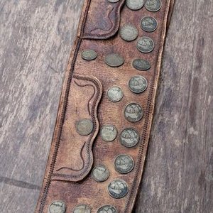 Cinto de Cuero con Monedas Antiguas - Accesorio de Colección - imagen 2