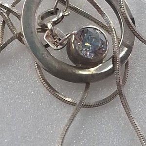 Cadena y Colgante Circular con Piedra Brillante en Plata - imagen 2