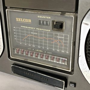 Radiograbador Selcor Vintage con Casete y Radio AM/FM - imagen 4