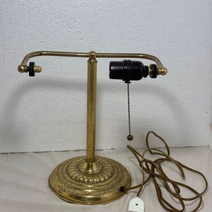 Lámpara de Mesa Clásica en Bronce con Doble Brazo - imagen 1