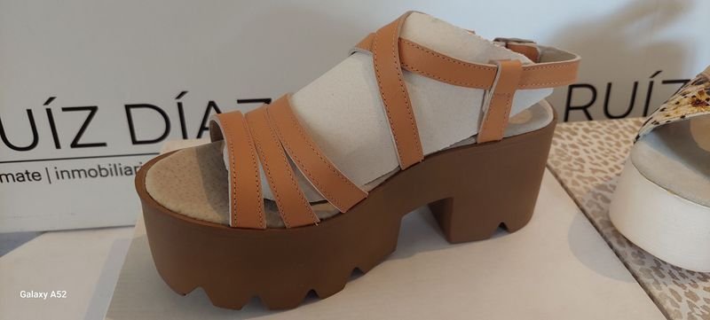 Calzado de Talla 37-38 en Excelente Condición - imagen 2