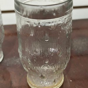 Juego de Vasos y Copas de Vidrio con Diseño Texturizado - imagen 2