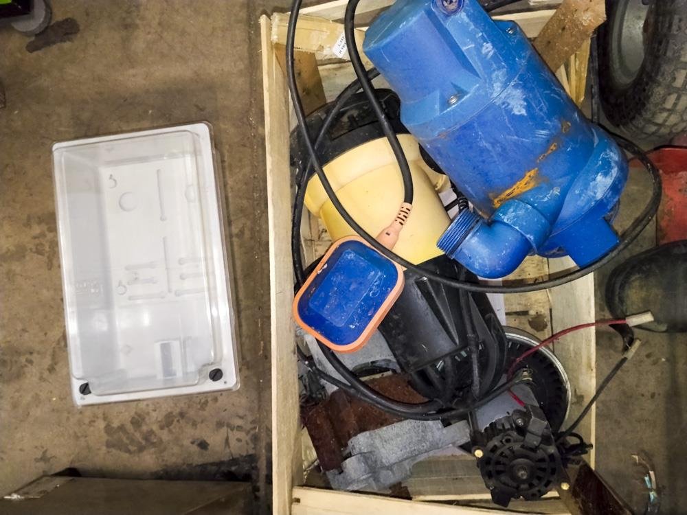 Lote de 4 Bombas y Motores Eléctricos con Nicho para Contador