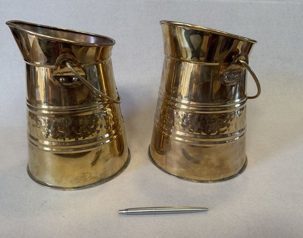 Medidas de latón bronceado: Vaso antiguo con detalles ornamentales - imagen 2