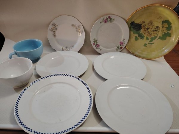 Lotes de platos y tazas de loza y acrílico - imagen 3