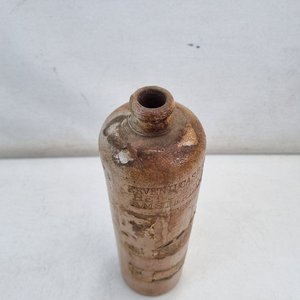 L 484 - 1 Pieza - Antigua botella holandesa de gres de la firma 'Erven Lucas Bols' de Amsterdam, con su grabado en relieve (Medidas 28 cm de alto) - imagen 3