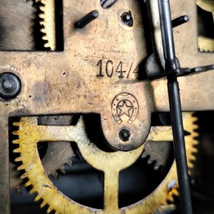 Antiguo Reloj de Pared Alemán Junghans con Carillón, Llave y Péndulo - imagen 5
