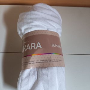 Lote siguiente: Manta Bukara Blanca 127x152 cm con Detalle