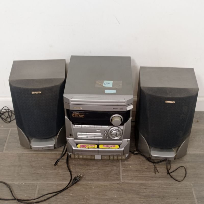 Lote anterior: Equipo de audio marca Aiwa con dos parlantes NSX-5111