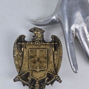 Cenicero de Bronce con Escudo y Águila - imagen 2
