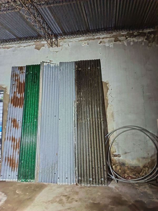 Lote de 5 Chapas Metálicas y Caño Plastiduto Gris - imagen 1
