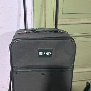 Lote siguiente: Valija 