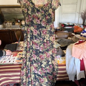 Conjunto Vestido Largo Estampado con Flores y Saco Corto Verde Oliva - imagen 6