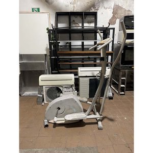 Bicicleta Elíptica Athletic con Detalles de Óxido y Pantalla Averiada - imagen 1