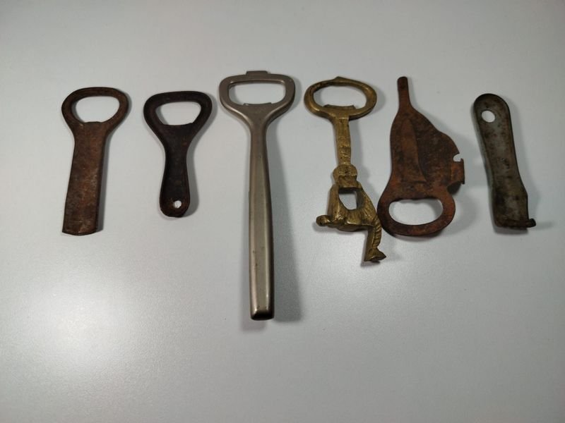 Lote anterior: Colección de llaves antiguas y detectores