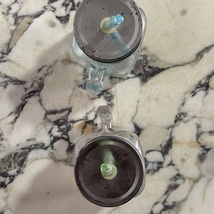 Par de Tarros Mason de Vidrio con Asa, Tapa Metálica y Pajita - imagen 6