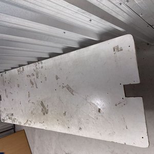 Mesa de Trabajo Grande con Tapa Blanca y Estructura Metálica - imagen 2