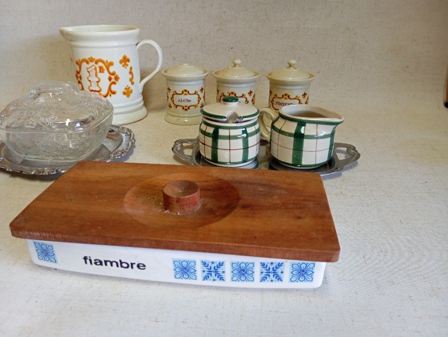 Fiambrera de loza con tapa de madera y caramelera - imagen 3