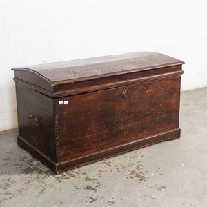 Lote siguiente: Baúl de Madera Antiguo con Herrajes y Detalles de Época
