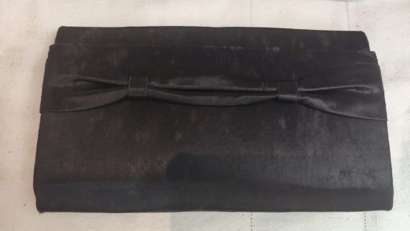 Bolsos de mano tipo clutch de tela negra - imagen 4