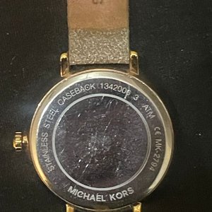 Reloj Michael Kors MK2794 Rose Gold con Cristales y Correa Brillante - imagen 4