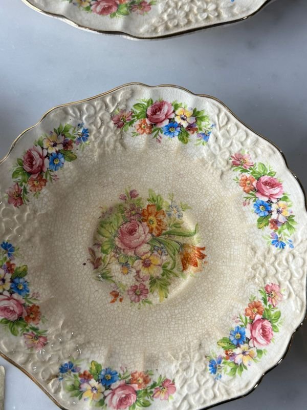 Servicio de té en loza inglesa con decoración floral - imagen 4