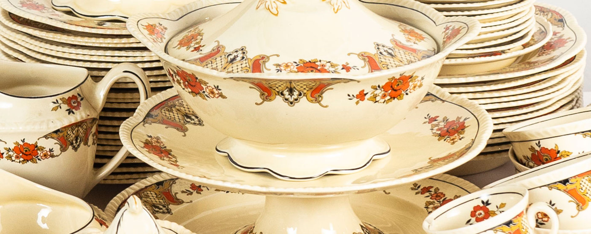 A la mesa II: Colección de porcelana y loza