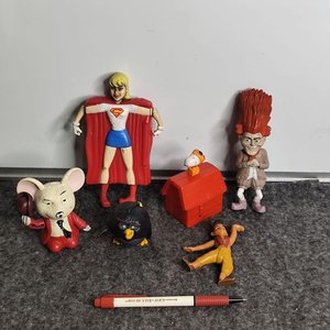 Lote anterior: Lote de Figuras de Juguete Antiguas: Supergirl, Angry Bird, Snoopy y Más