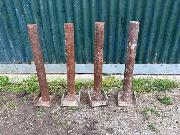 4 Pilotes Metálicos Tubulares de 50 cm Aprox.
