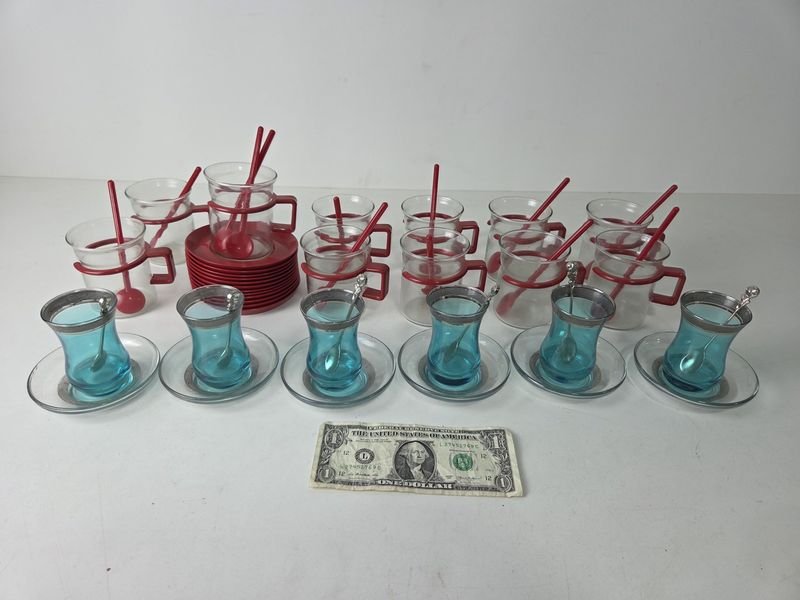 Lote siguiente: Tazas para té turco y accesorios de alta calidad