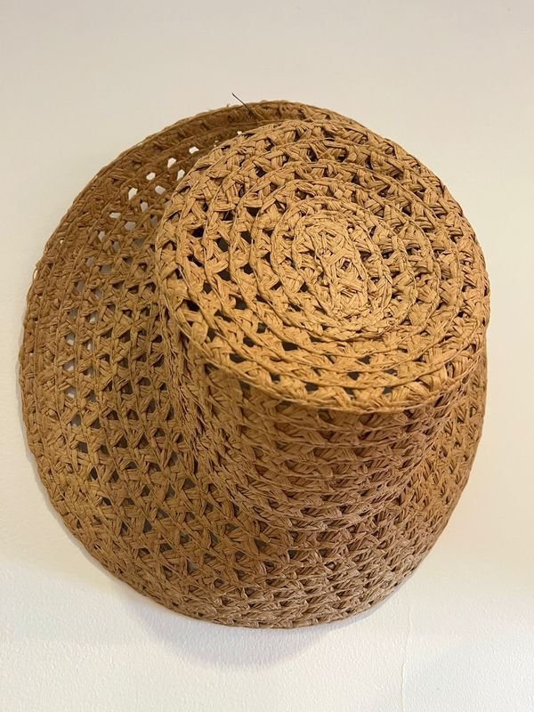 Playero de fibras nuevo con sombrero y cesta - imagen 1