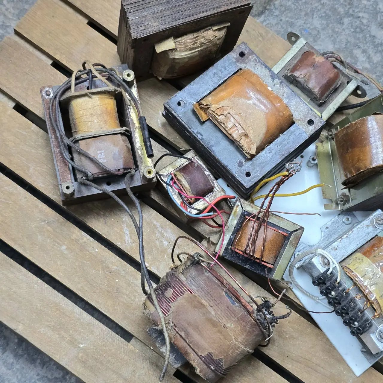 Item lote-48-transformadores-varios-x10 - Image 1