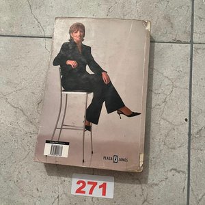 Libro "Admiración" de Nora Roberts - Novela de Suspenso Romántico - imagen 1