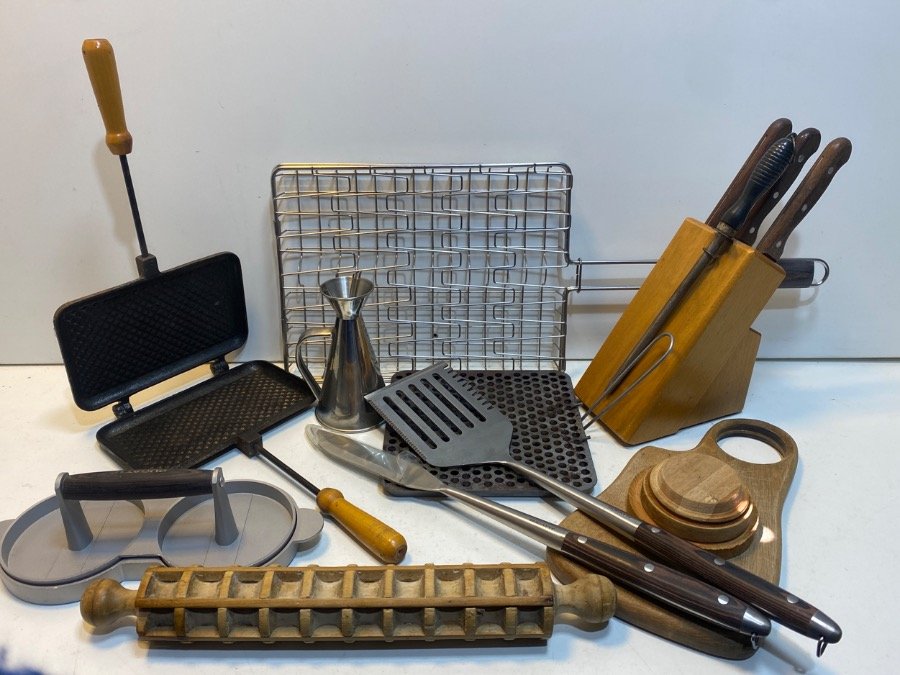 Set de Utensilios de Cocina y Parrilla: Sandwichera, Aceitera, Cuchillos y Más
