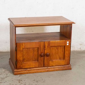 Lote anterior: Mesa de TV Rústica de Pino con Dos Puertas y Detalles en Lustre