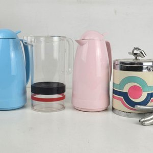Lote siguiente: Jarra Térmica Rosa, Jarra Térmica Celeste y Cubitera Vintage