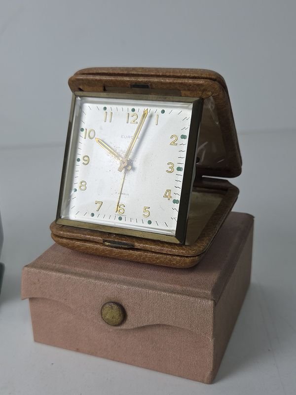 Lotes de Relojes Antiguos y Esculturas de Metal - imagen 6