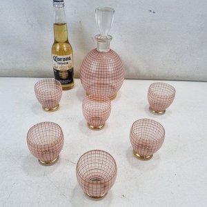 Elegante Juego de Licorera y 6 Copas de Cristal con Diseño de Red Roja y Bases Doradas - imagen 2
