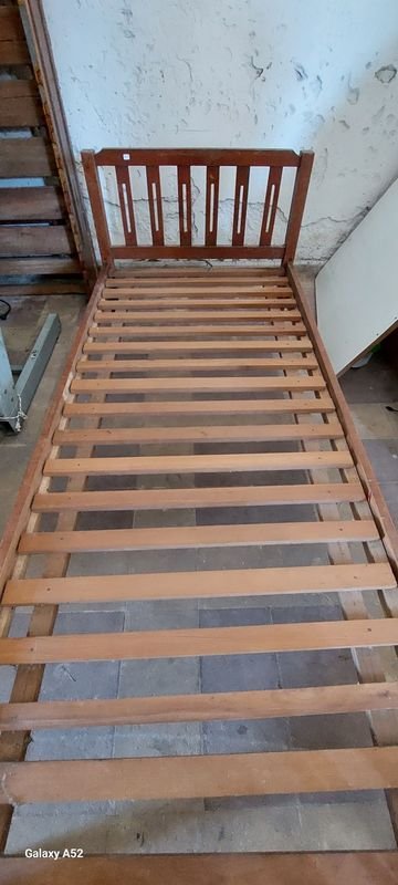 Cama de madera antigua en buen estado - imagen 2