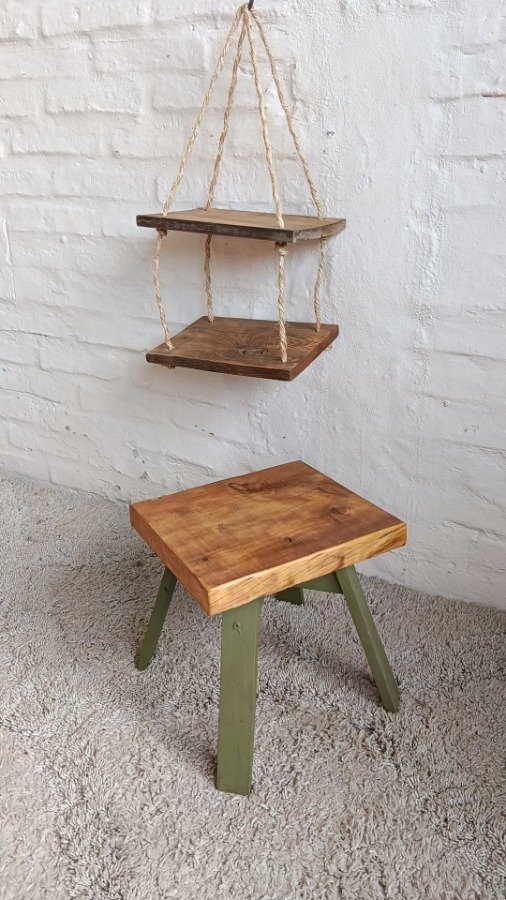 Macetero Colgante Rústico y Mini Taburete de Madera - imagen 1