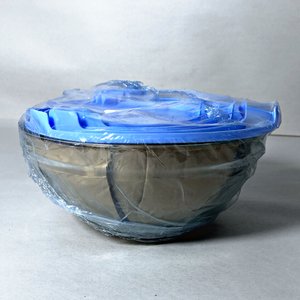 Dos Juegos de Bowls de Vidrio con Tapas Plásticas de Colores - imagen 3