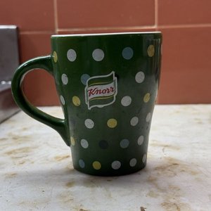 Conjunto de 14 Tazas Cerámicas: Nescafé, Coca-Cola y Diseños Festivos - imagen 11