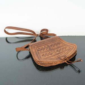 Lote anterior: Cartera de Cuero Repujada Artesanal - 28x24 cm