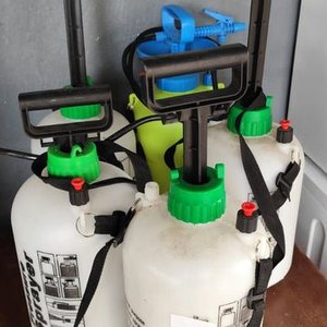 Lote de 3 Pulverizadores a Presión Blancos con Correas - imagen 2