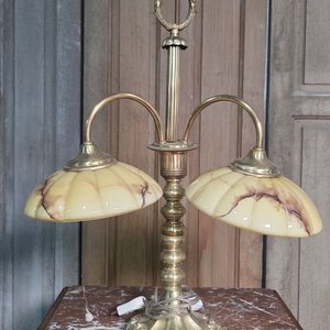 Lámpara de Bronce con Dos Luces y Pantallas - imagen 2