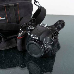 Cámara Digital Nikon D5100 con Estuche Lowepro - imagen 2