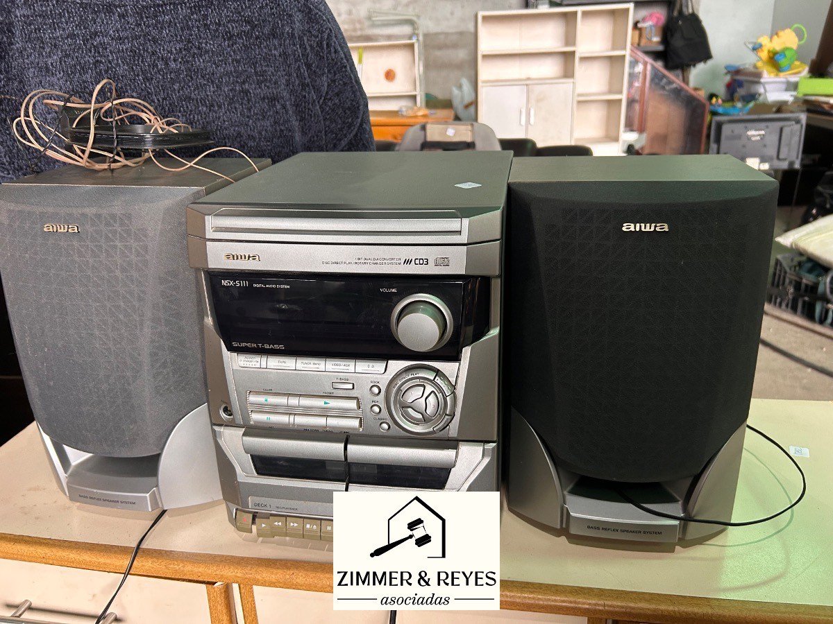 Equipo de Sonido Aiwa con Doble Cassette y CD