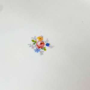 Dos Bandejas Ovales de Porcelana Checa con Decoración Floral y Borde Dorado - imagen 5