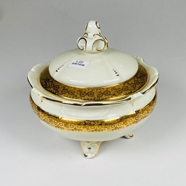 Bombonera de Porcelana Bavaria con Tapa y Detalles Dorados