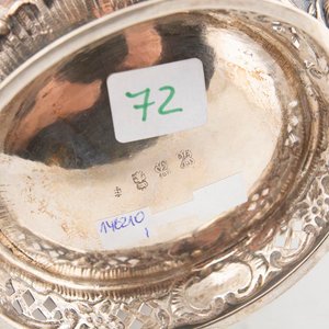 Jarra de Plata Labrada con Relieve de Personajes y Flores - imagen 3